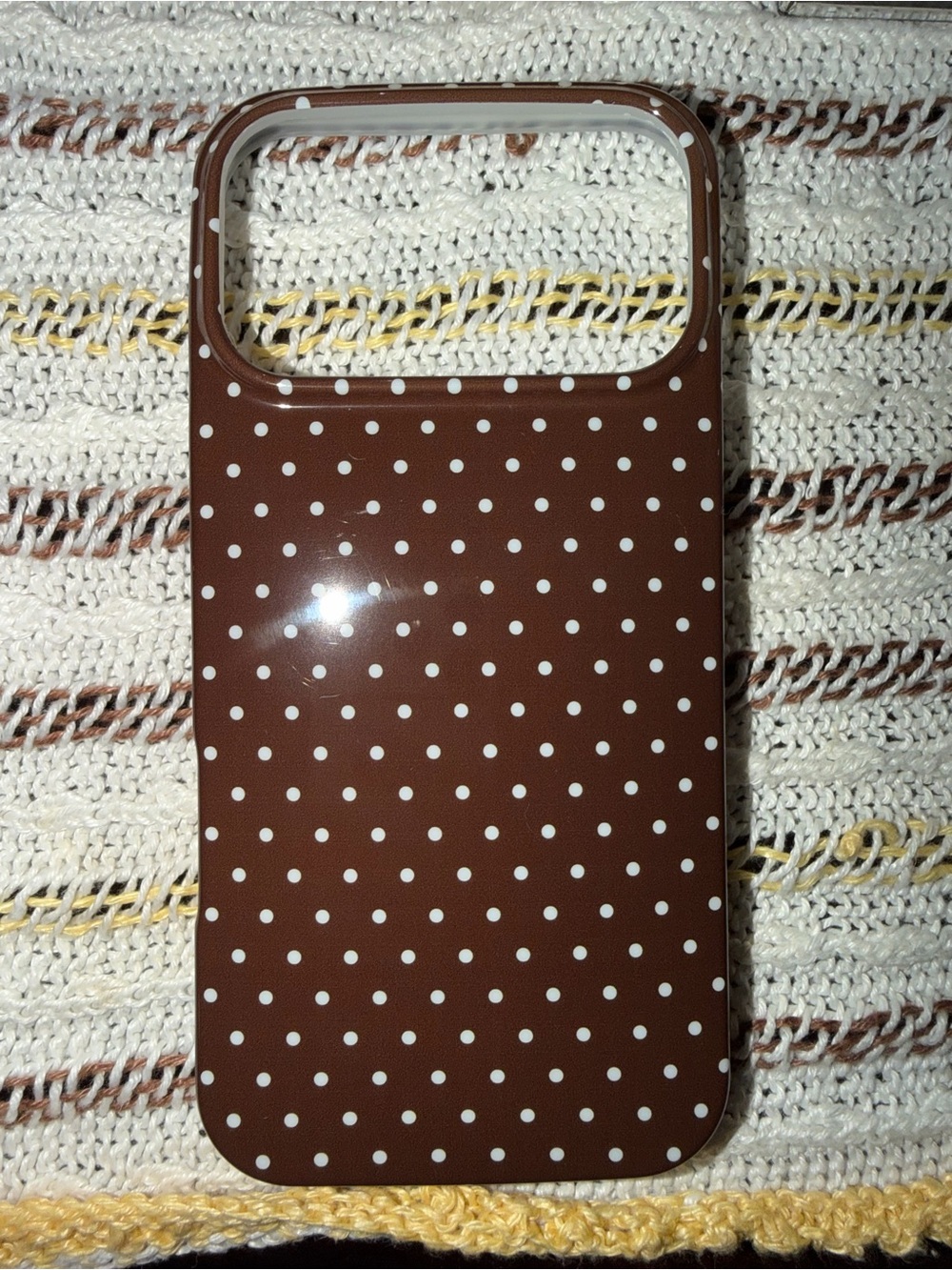 Brown Polka Dot phone case  - iPhone 17 pro max